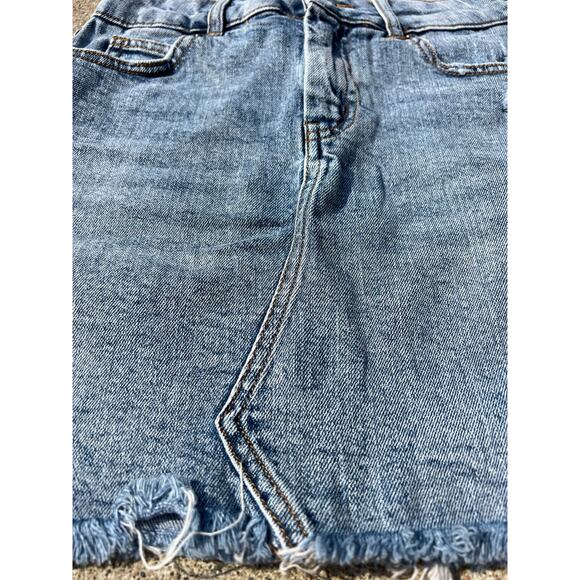 Wild Fable Skirt Women Size 0 Medium Wash Distressed Denim Mini Raw Hem Grunge - Picture 2 of 5